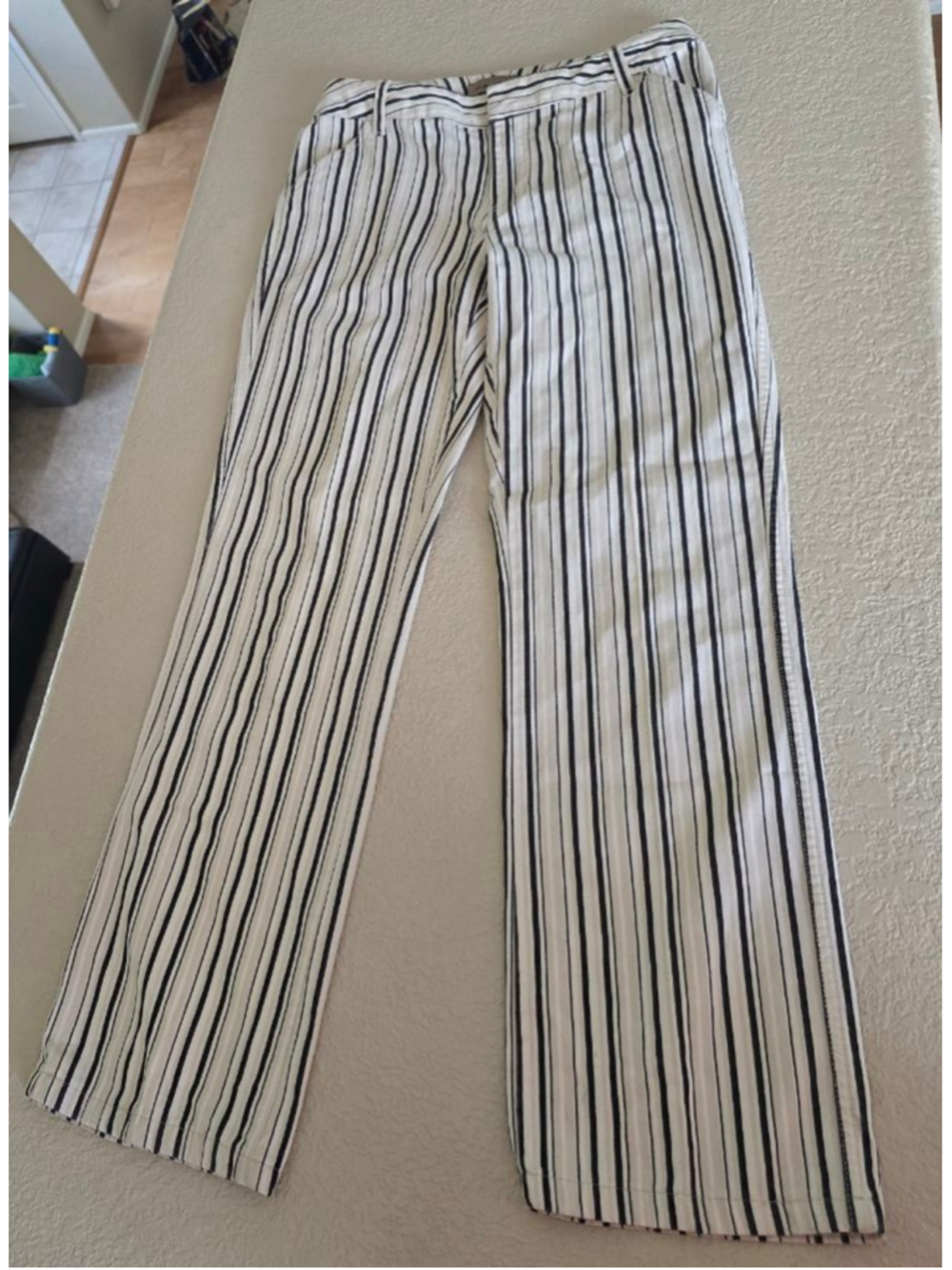 i.e. relaxed Ivory & Black Striped Wide Leg Pants Size 8 Pockets Ankle Crop
